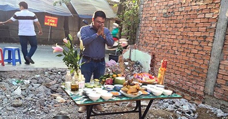 Người cho mượn tuổi làm nhà có bị đen không?