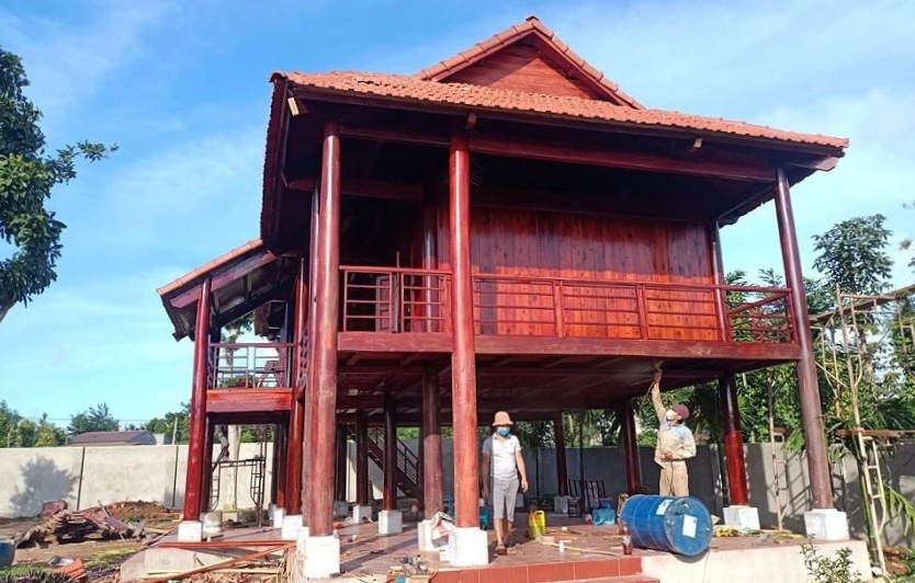 Làm nhà gỗ 3 gian 2 tầng 