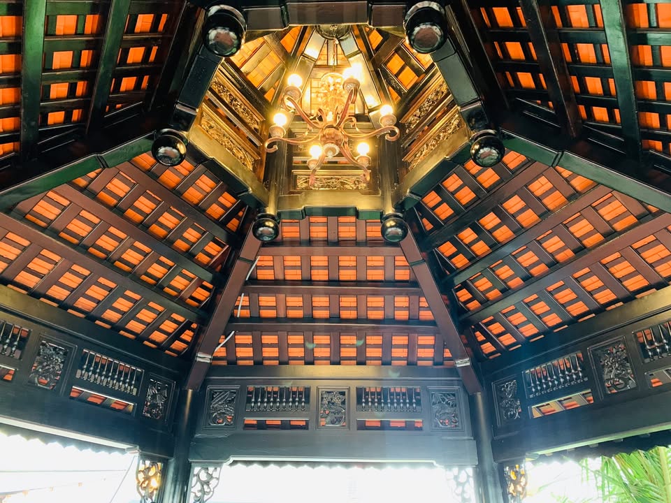Nhà gỗ bát giác kiểu nhà rường Huế