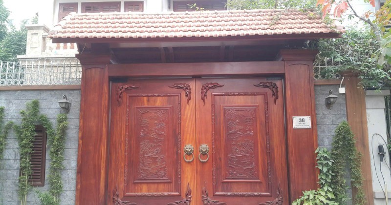 Các mẫu cổng nhà gỗ đẹp