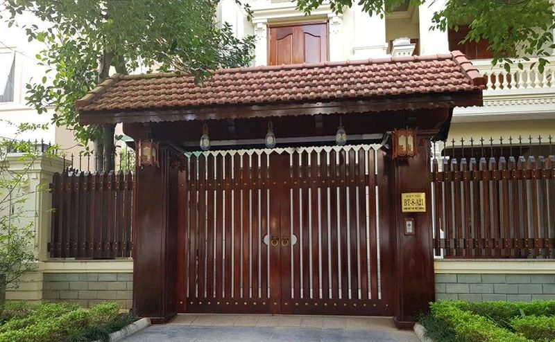 Cổng nhà gỗ 