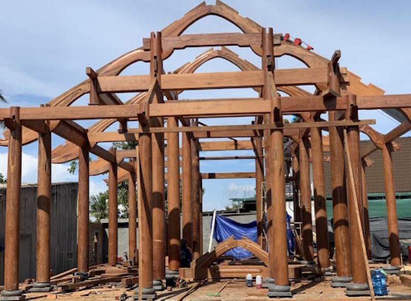 Làm cột trụ nhà gỗ