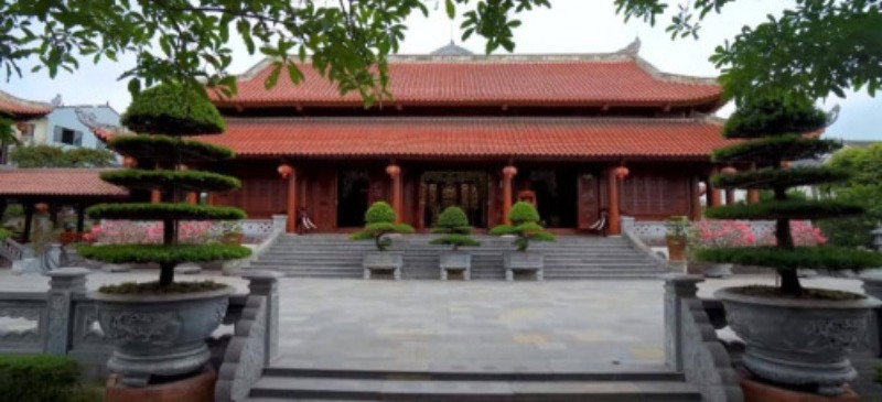 Biệt phủ gỗ hương đá
